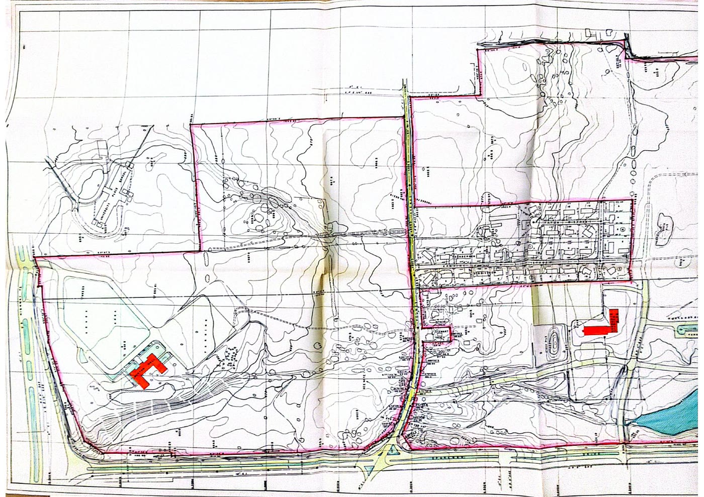1966 topographic map of the University of Alabama in Huntsville campus, showing the pink-outlined property boundary over the former plantation landscape
